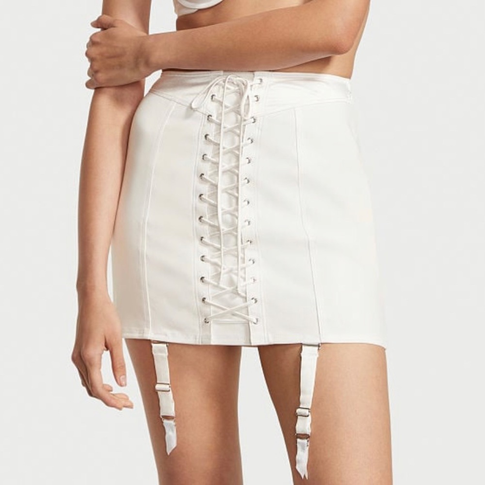 🆕 || Victoria’s Secret || Canvas Garter Skirt